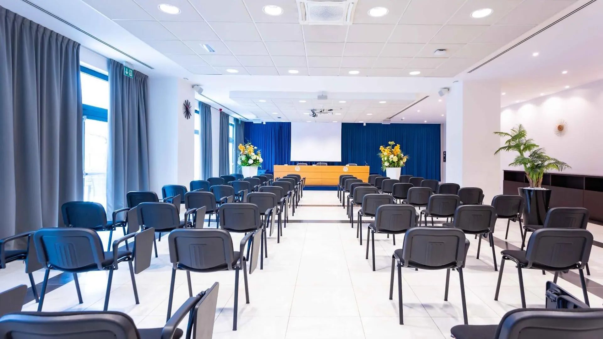 Отель Ibis Styles Milano Est Сеттала