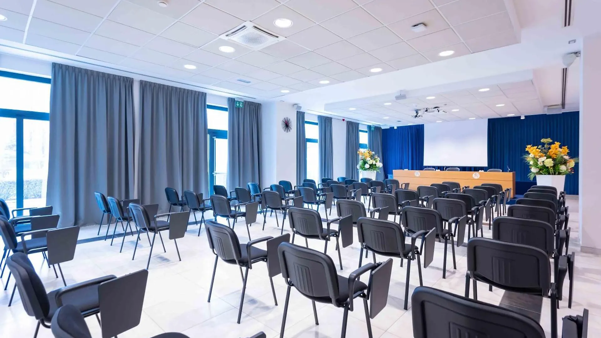 Отель Ibis Styles Milano Est Сеттала