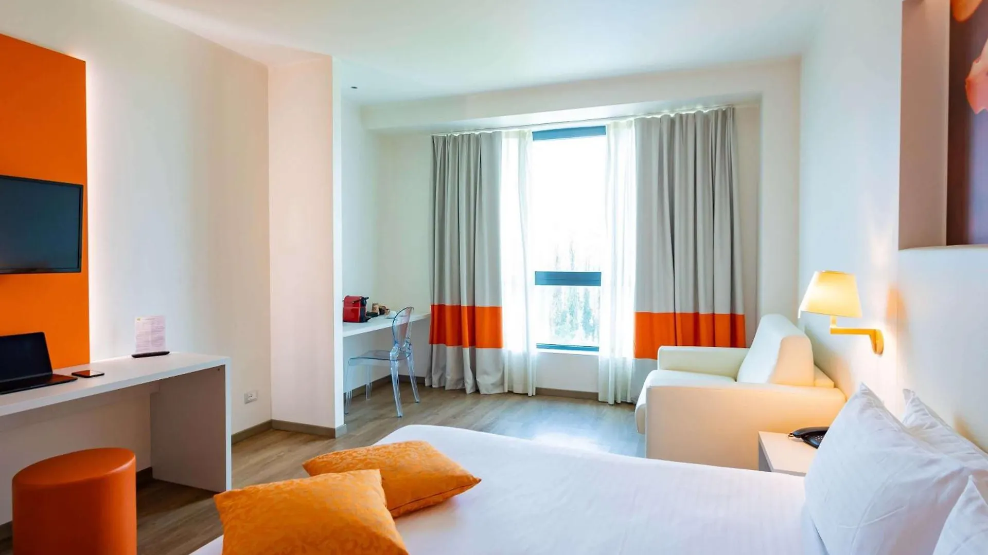 Отель Ibis Styles Milano Est Сеттала